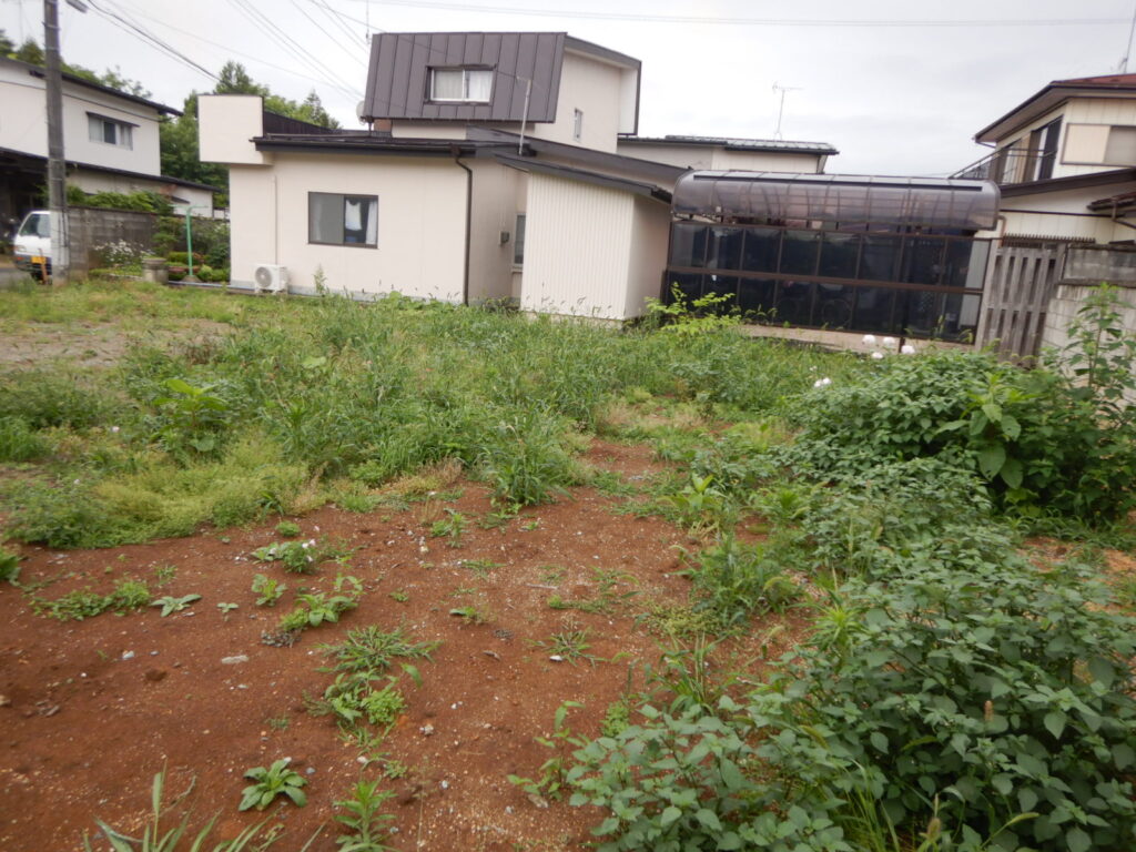 福島県郡山市 不動産 空き地の草刈り・除草剤散布 除草サービス 事例before01