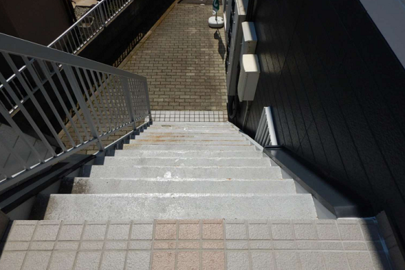 郡山市　アパート定期除草作業　階段-a